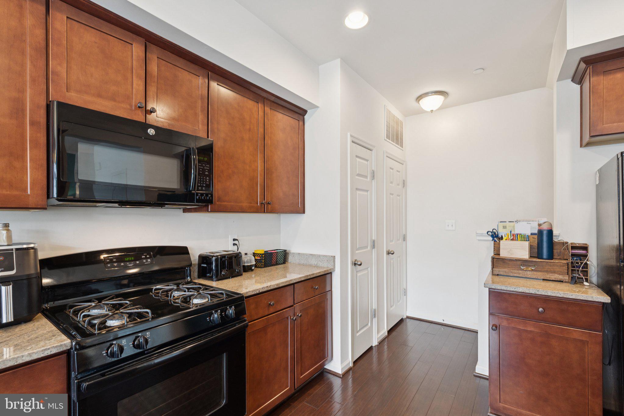 42227 CANARY GRASS SQUARE