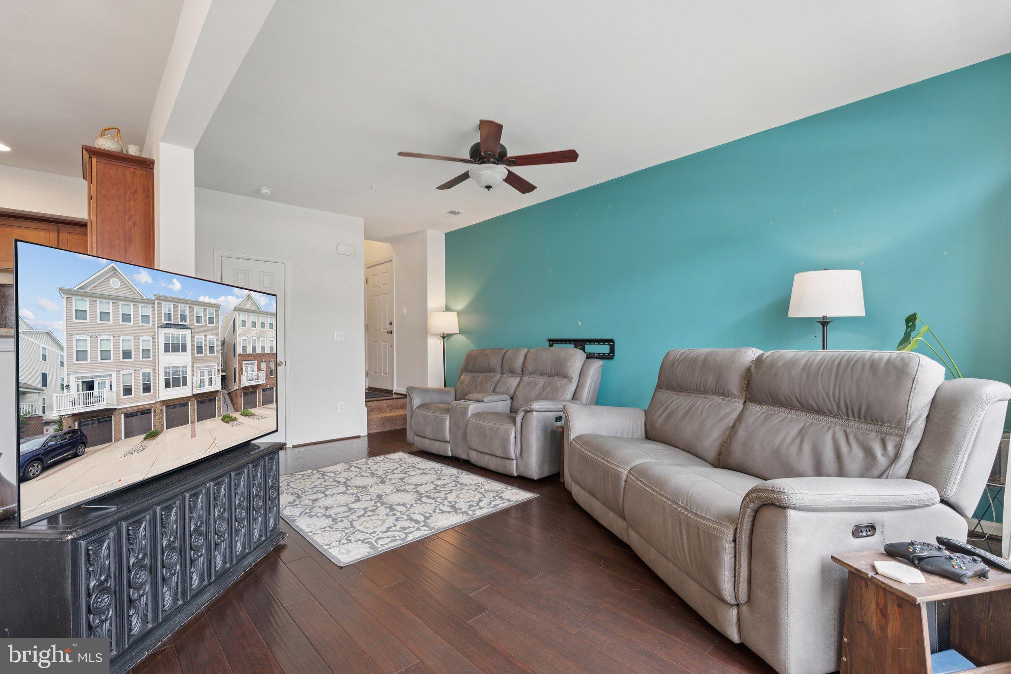 42227 CANARY GRASS SQUARE