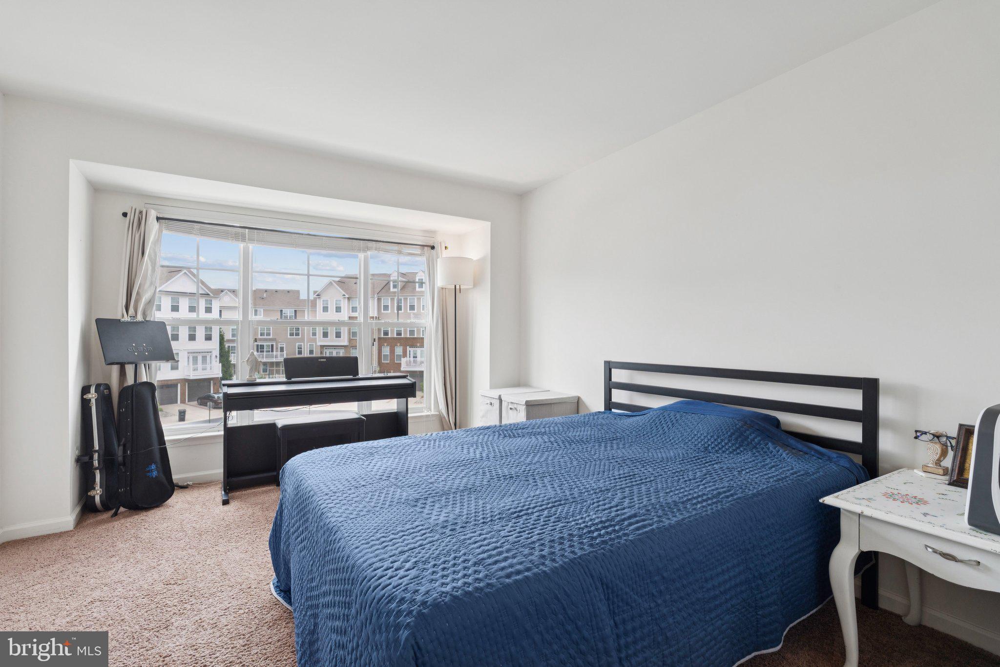 42227 CANARY GRASS SQUARE