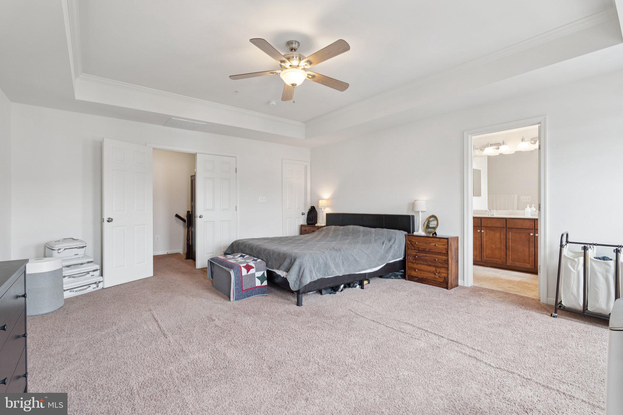 42227 CANARY GRASS SQUARE