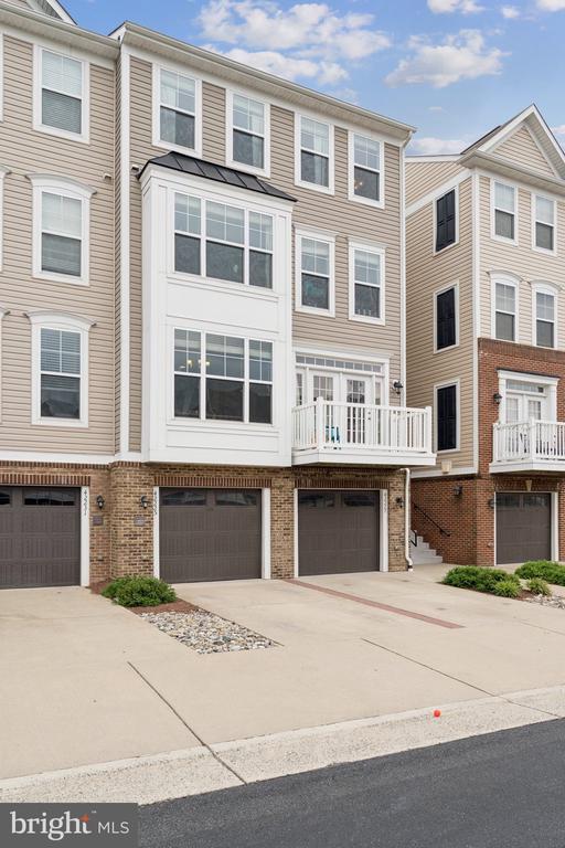 42227 CANARY GRASS SQUARE