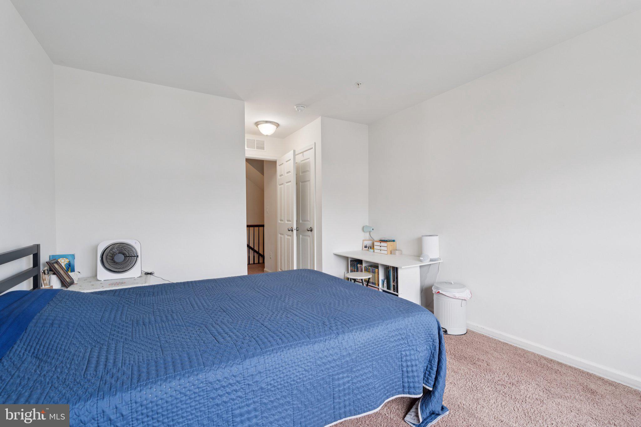 42227 CANARY GRASS SQUARE
