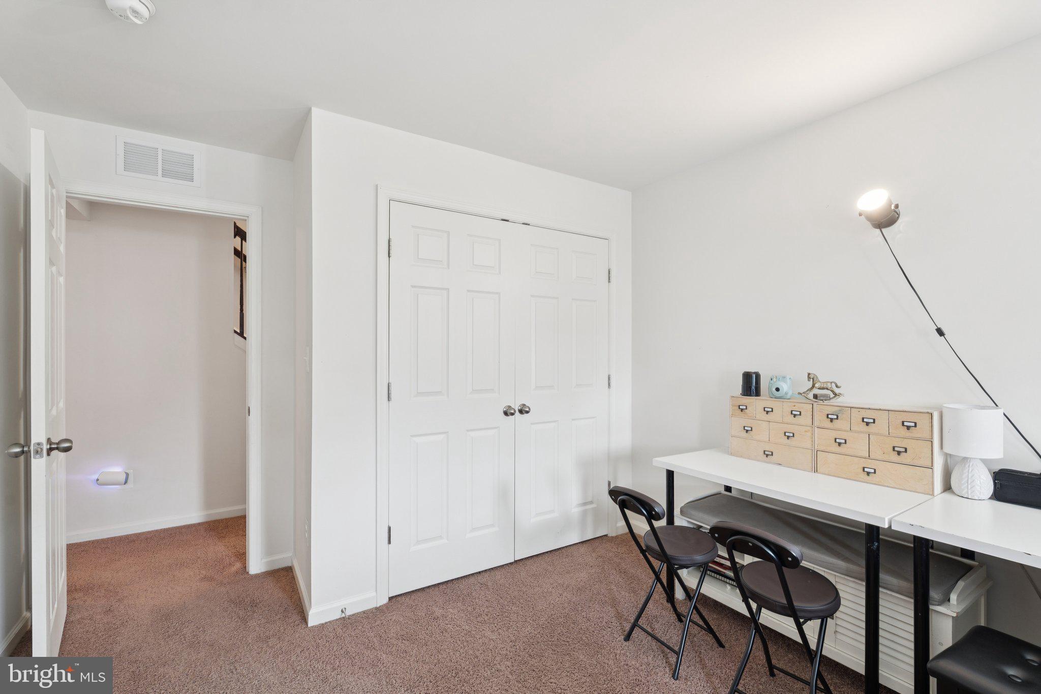 42227 CANARY GRASS SQUARE