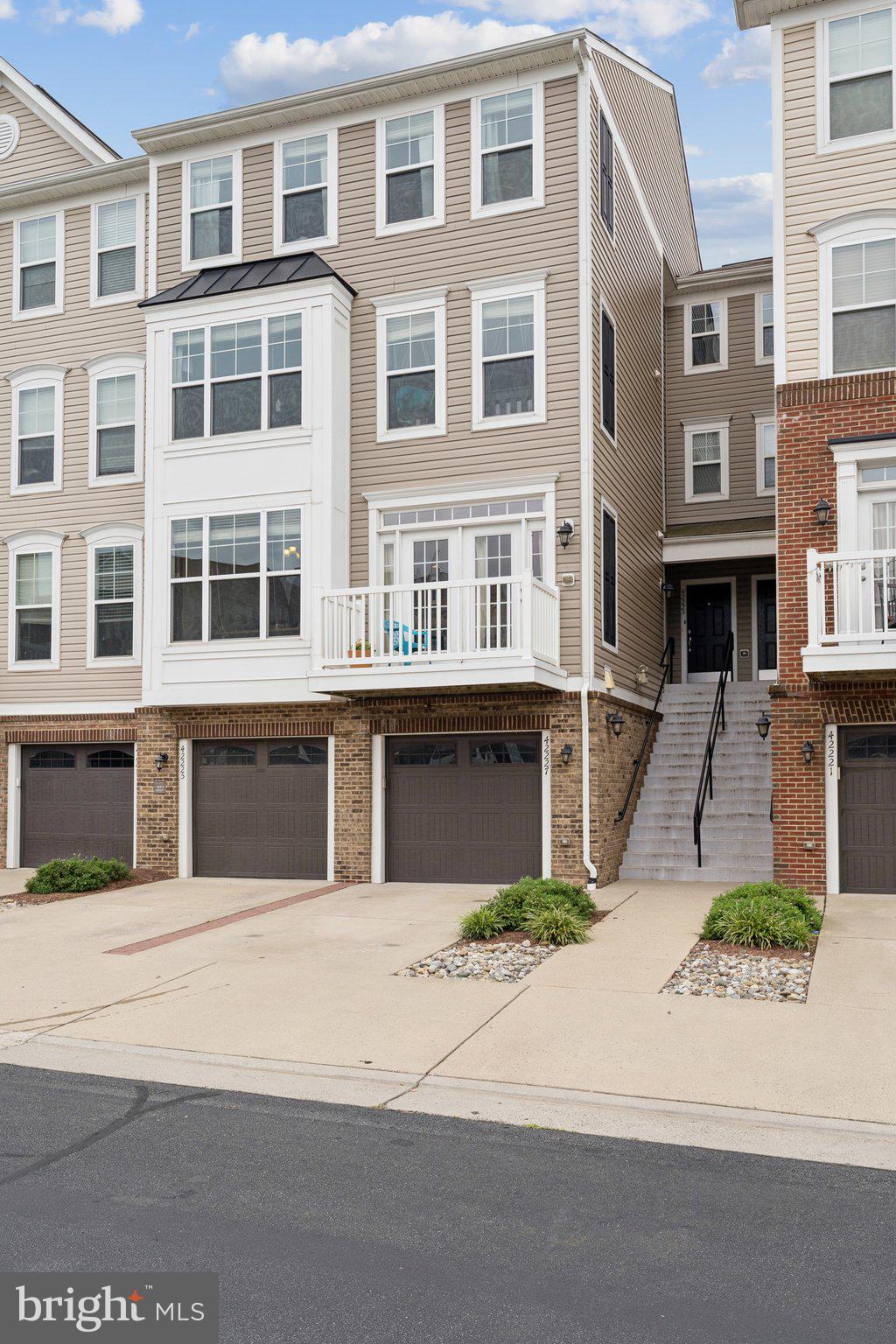 42227 CANARY GRASS SQUARE