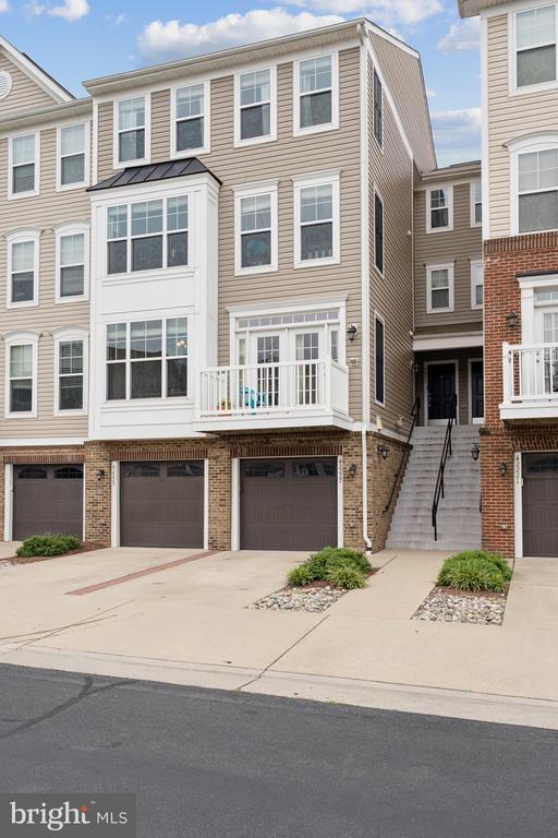 42227 CANARY GRASS SQUARE
