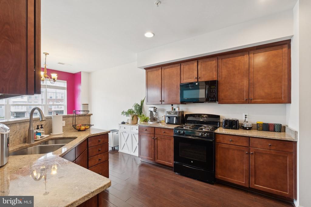 42227 CANARY GRASS SQUARE