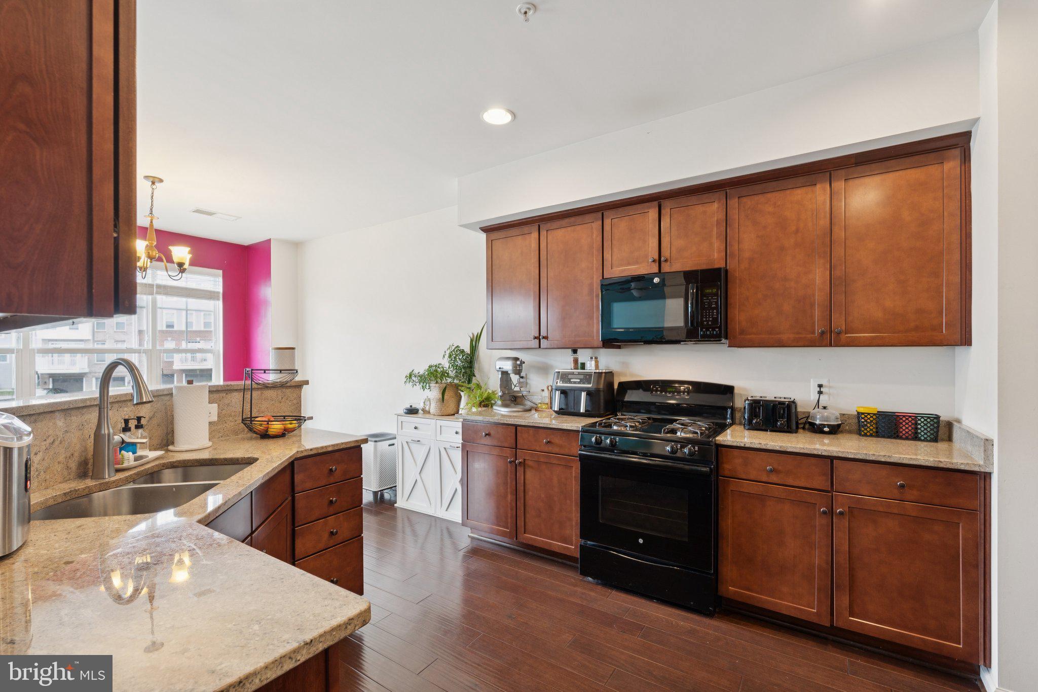 42227 CANARY GRASS SQUARE