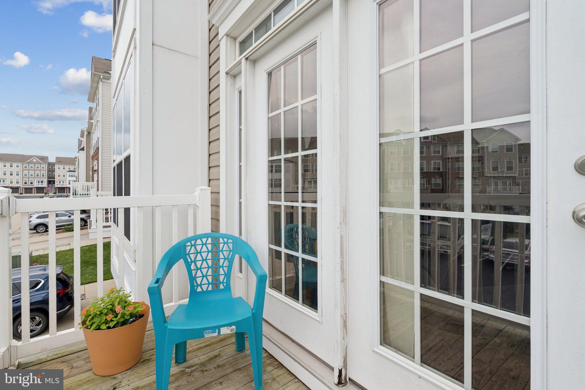 42227 CANARY GRASS SQUARE