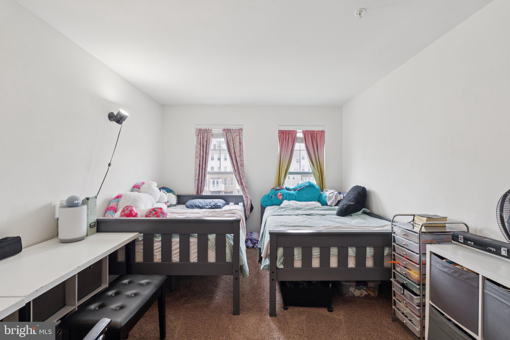 42227 CANARY GRASS SQUARE