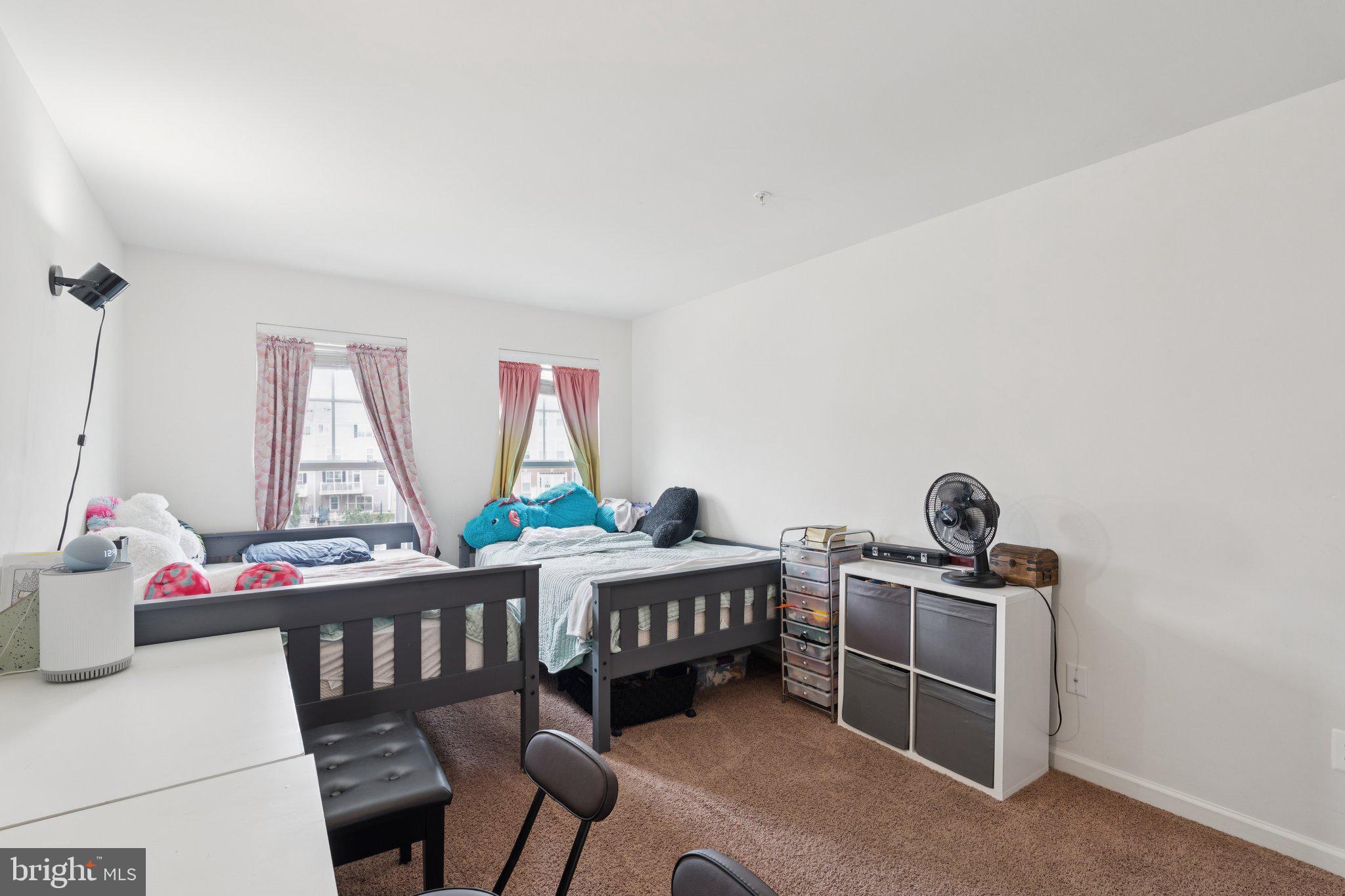 42227 CANARY GRASS SQUARE