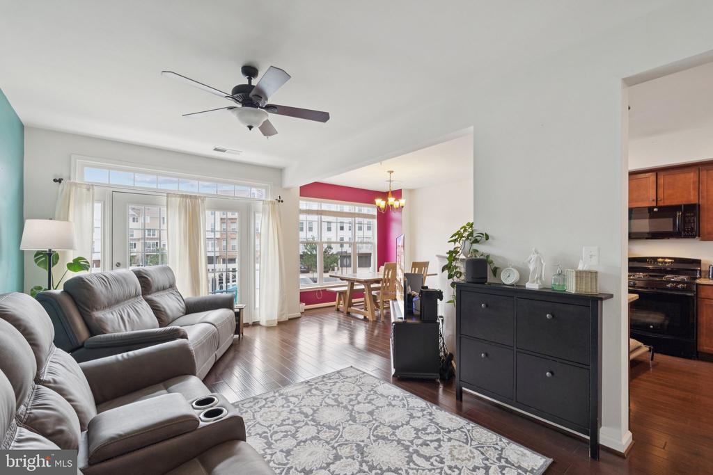 42227 CANARY GRASS SQUARE