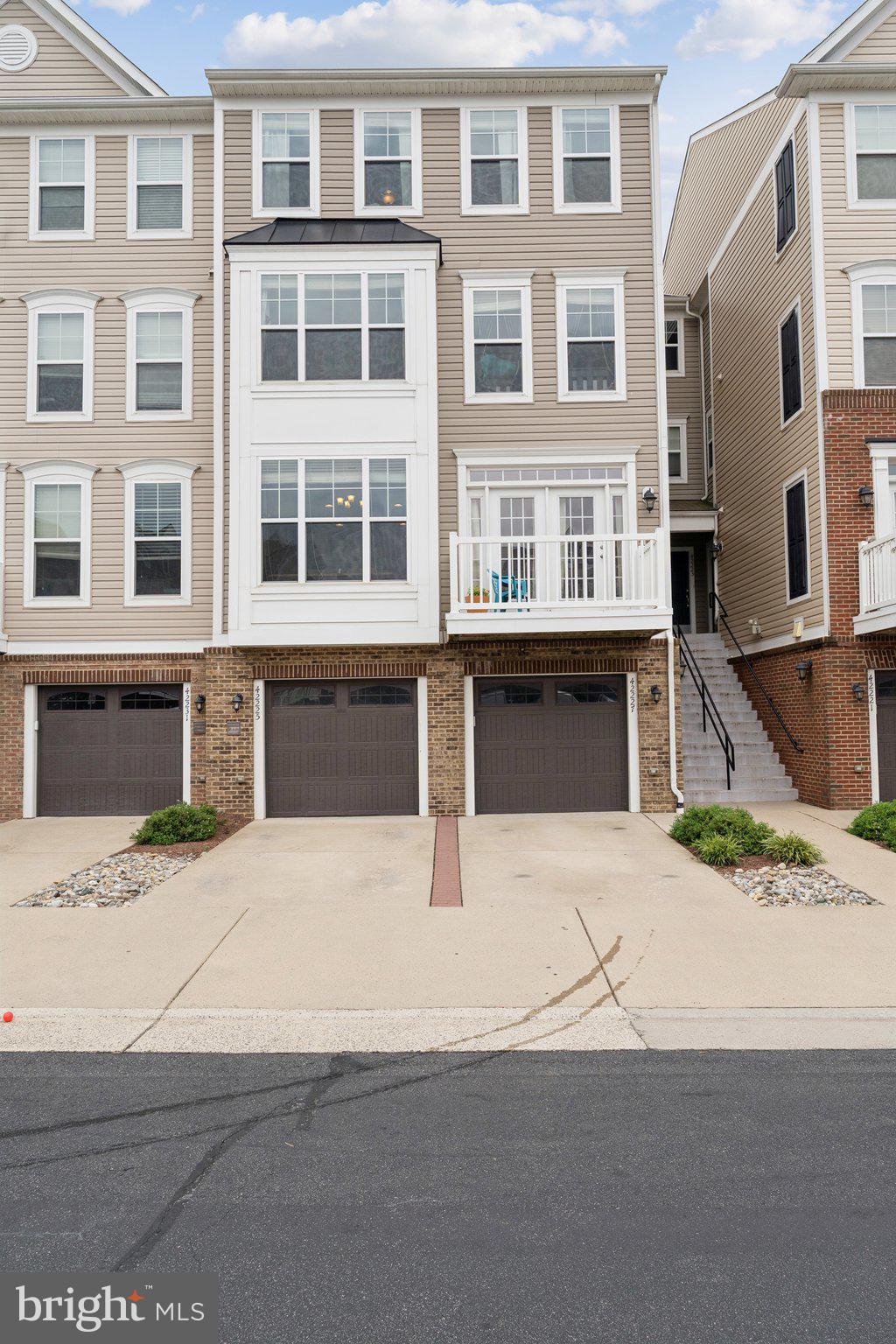 42227 CANARY GRASS SQUARE