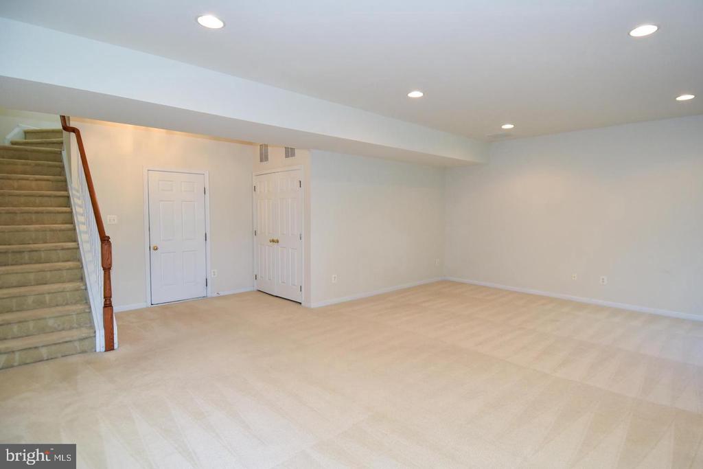 25240 LYON TERRACE
