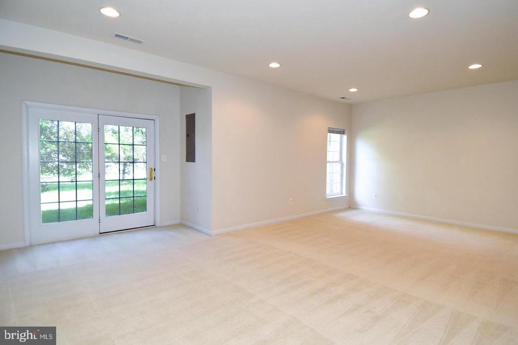 25240 LYON TERRACE