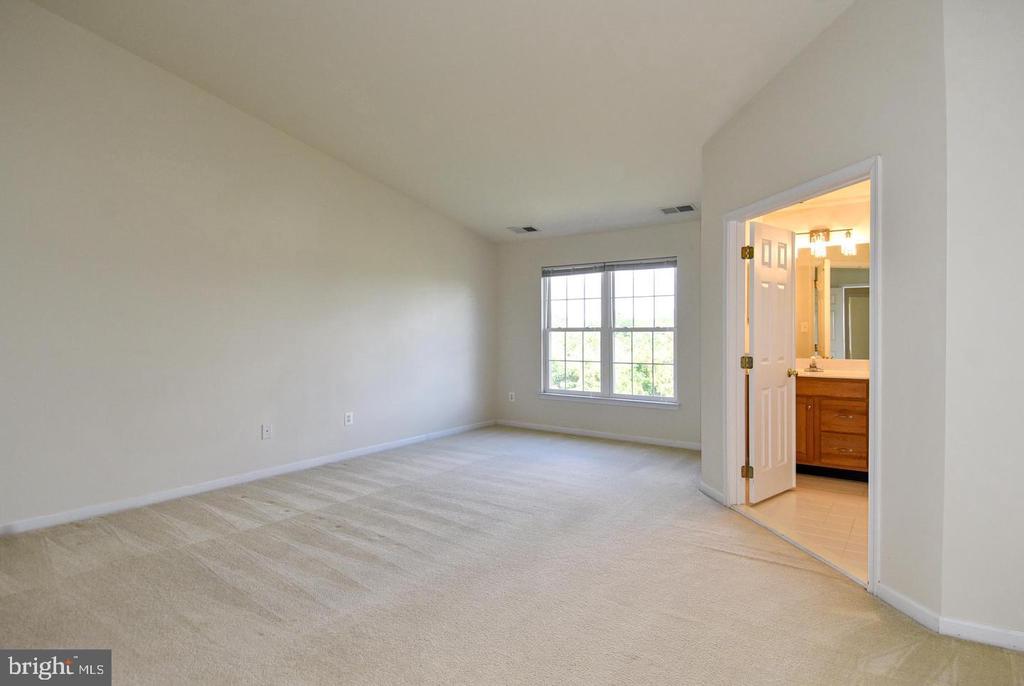 25240 LYON TERRACE