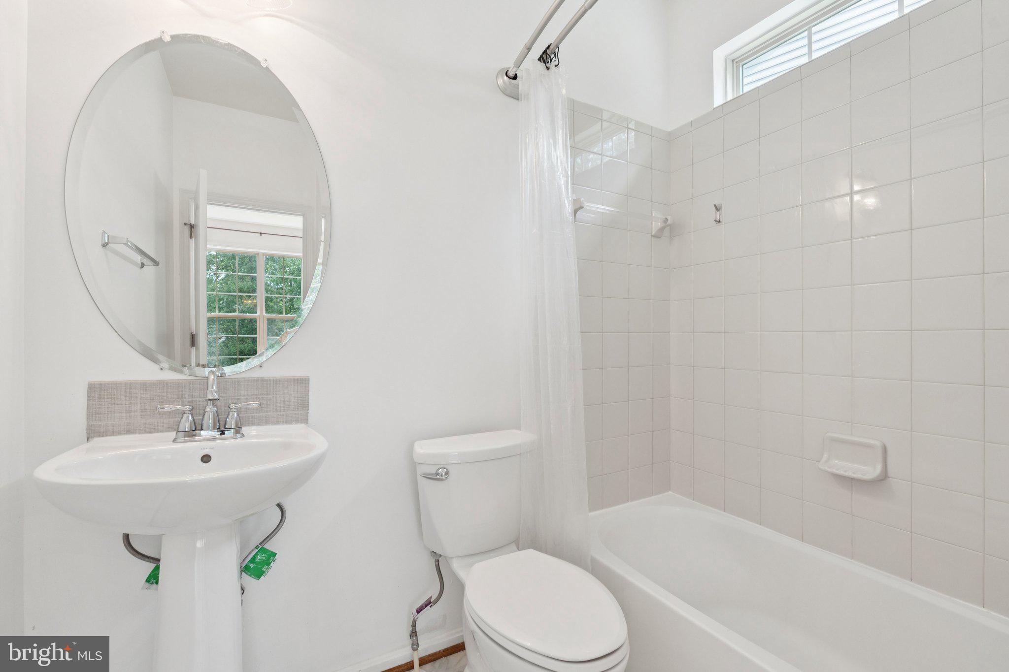 42121 OAK CREST CIRCLE