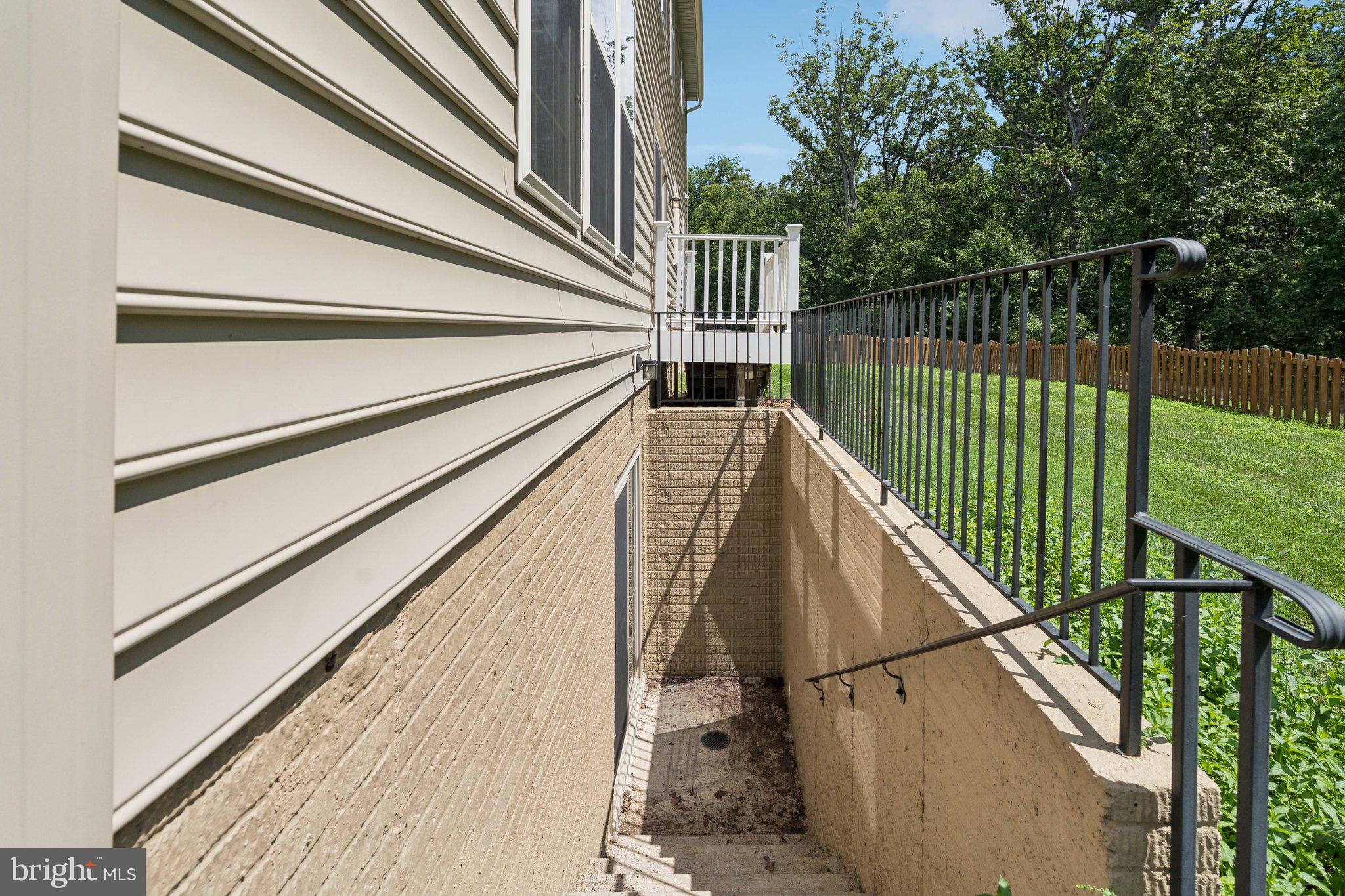 42121 OAK CREST CIRCLE