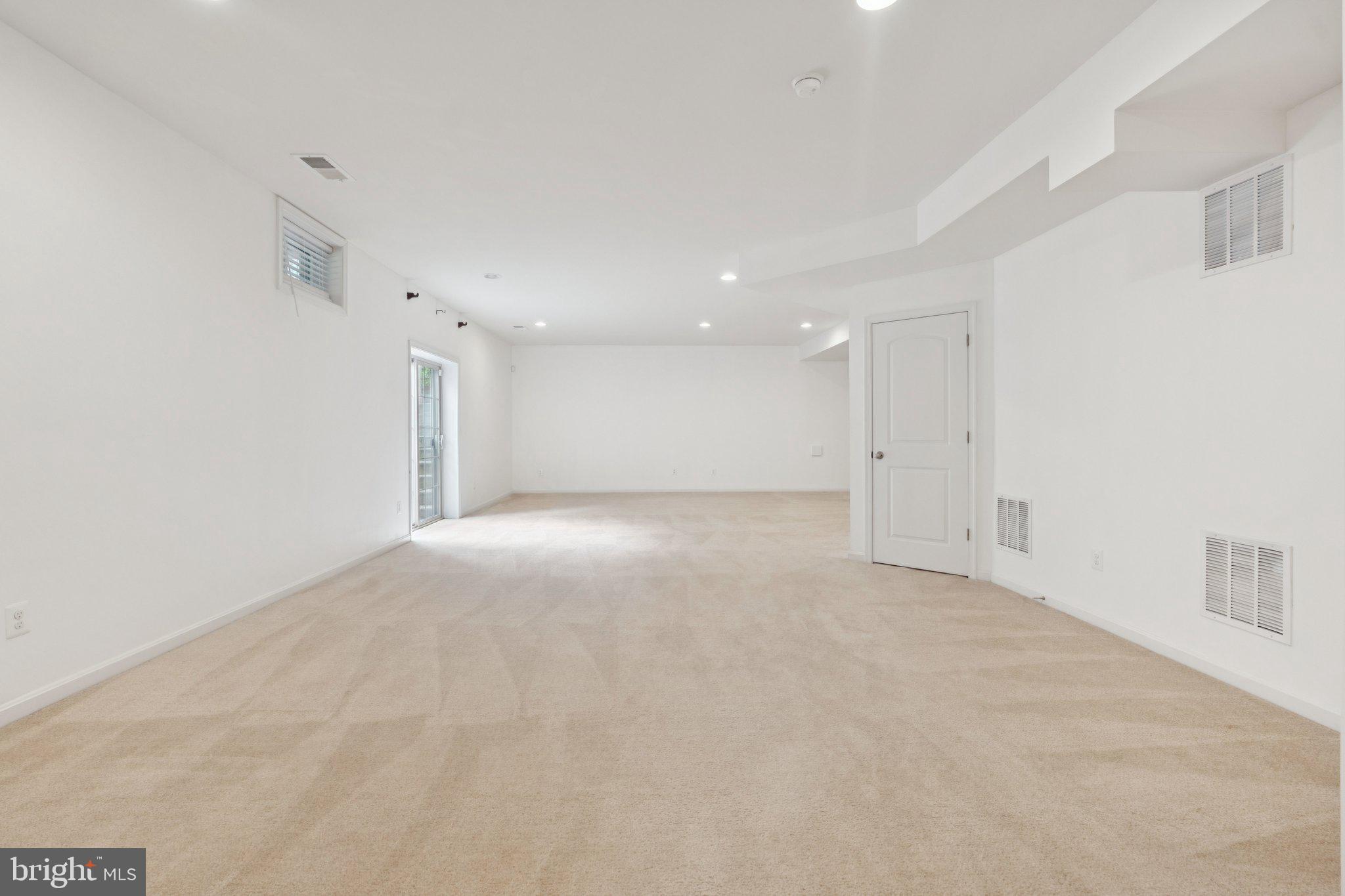 42121 OAK CREST CIRCLE