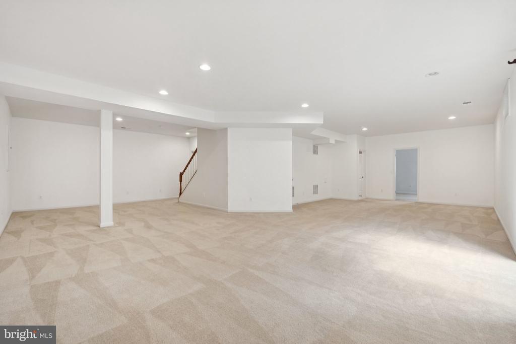 42121 OAK CREST CIRCLE