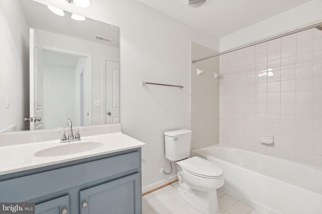 42121 OAK CREST CIRCLE
