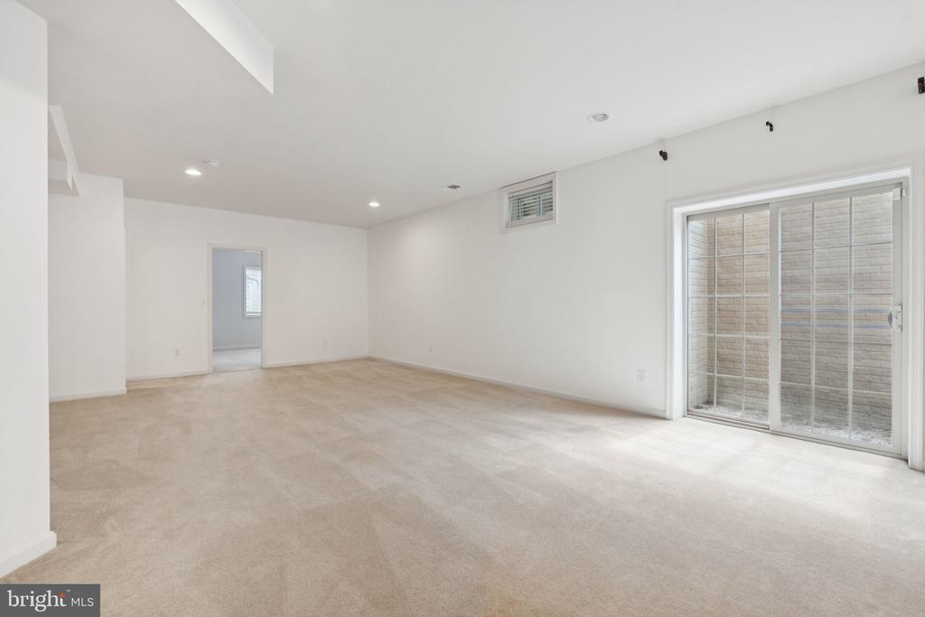 42121 OAK CREST CIRCLE