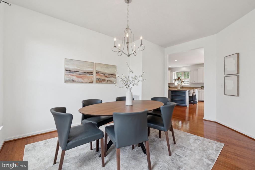 42121 OAK CREST CIRCLE
