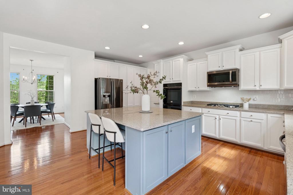 42121 OAK CREST CIRCLE