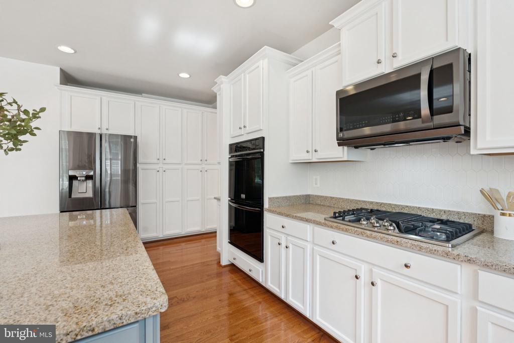 42121 OAK CREST CIRCLE