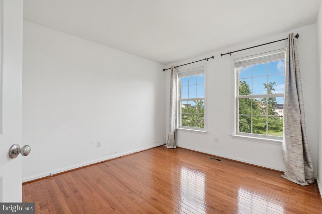 42121 OAK CREST CIRCLE