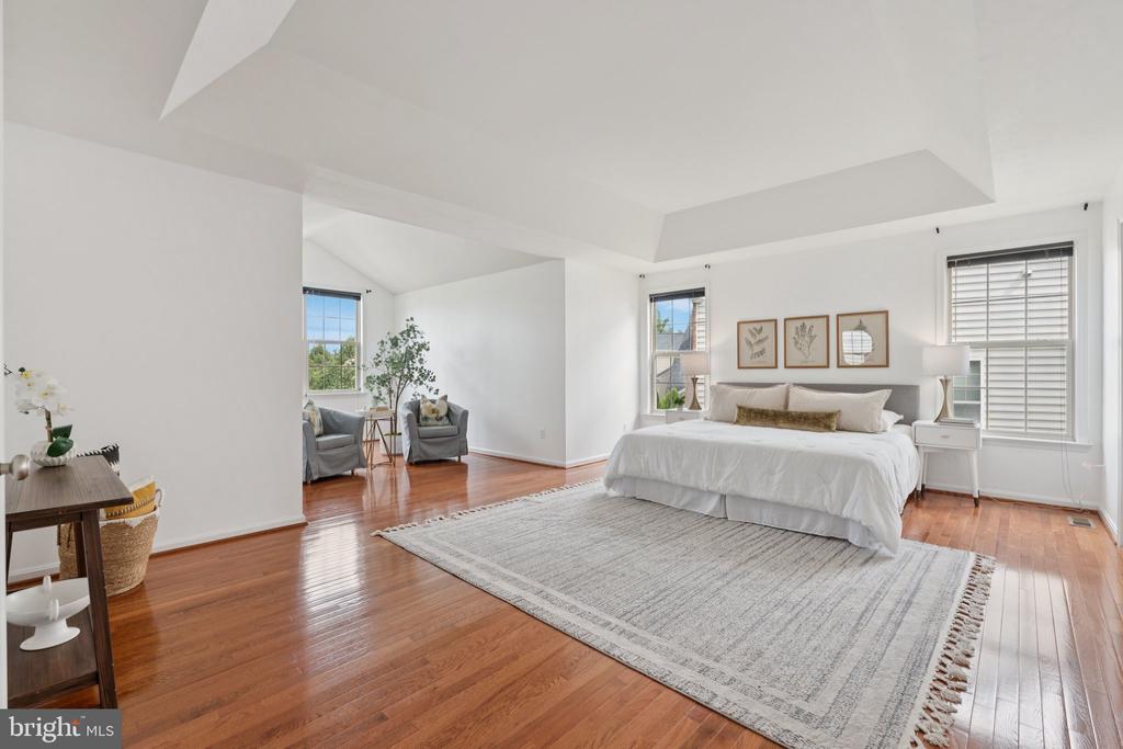 42121 OAK CREST CIRCLE