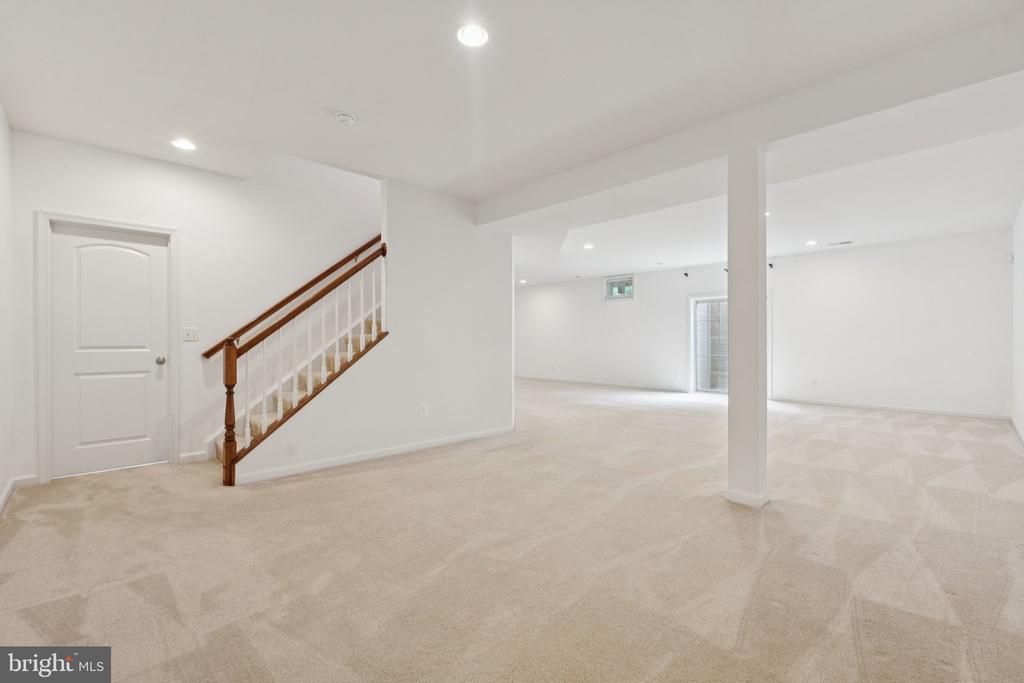 42121 OAK CREST CIRCLE