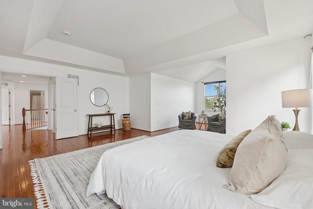 42121 OAK CREST CIRCLE