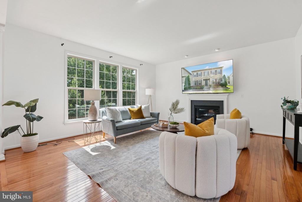 42121 OAK CREST CIRCLE