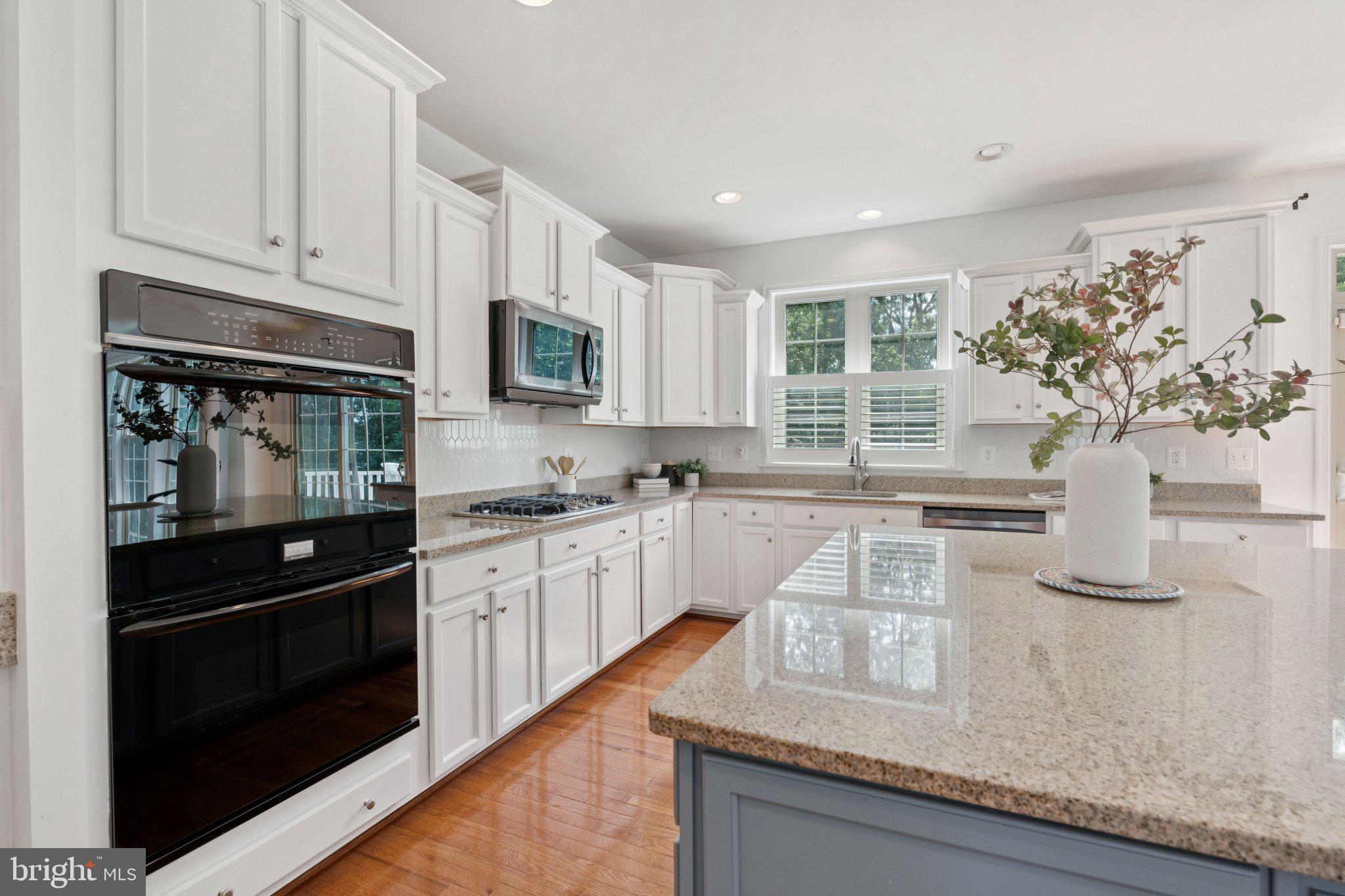 42121 OAK CREST CIRCLE
