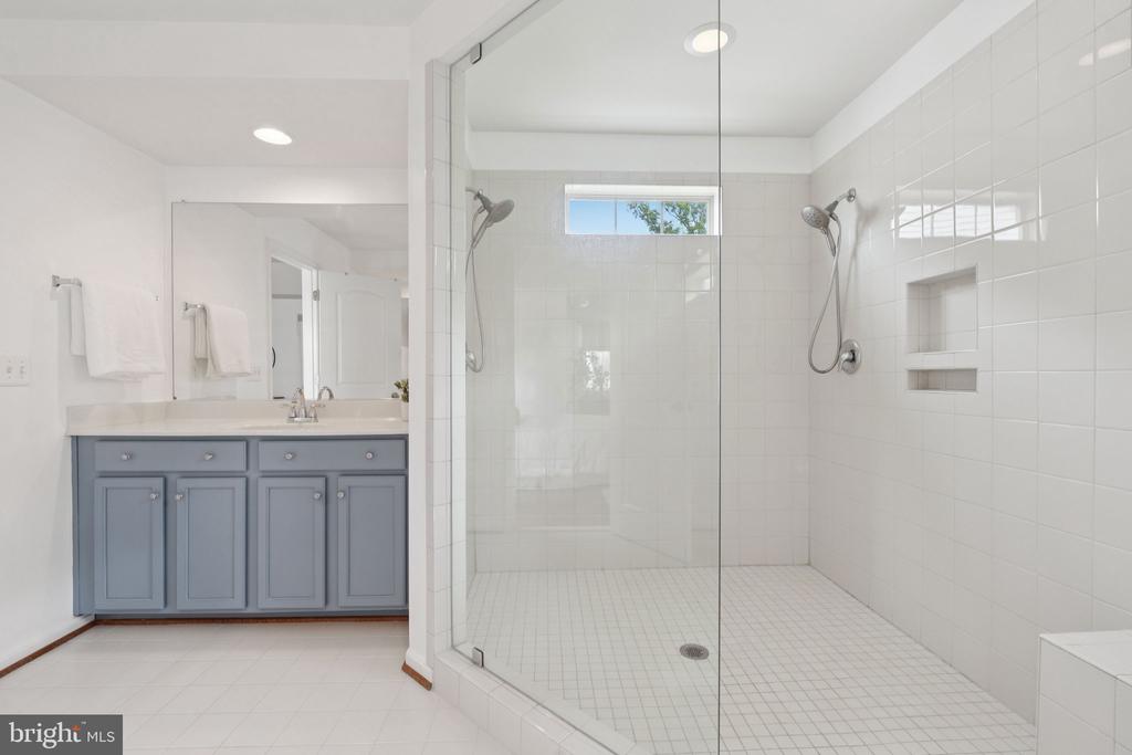 42121 OAK CREST CIRCLE