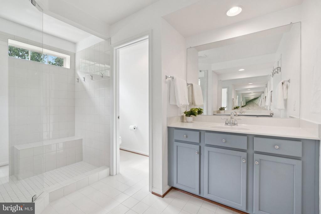 42121 OAK CREST CIRCLE