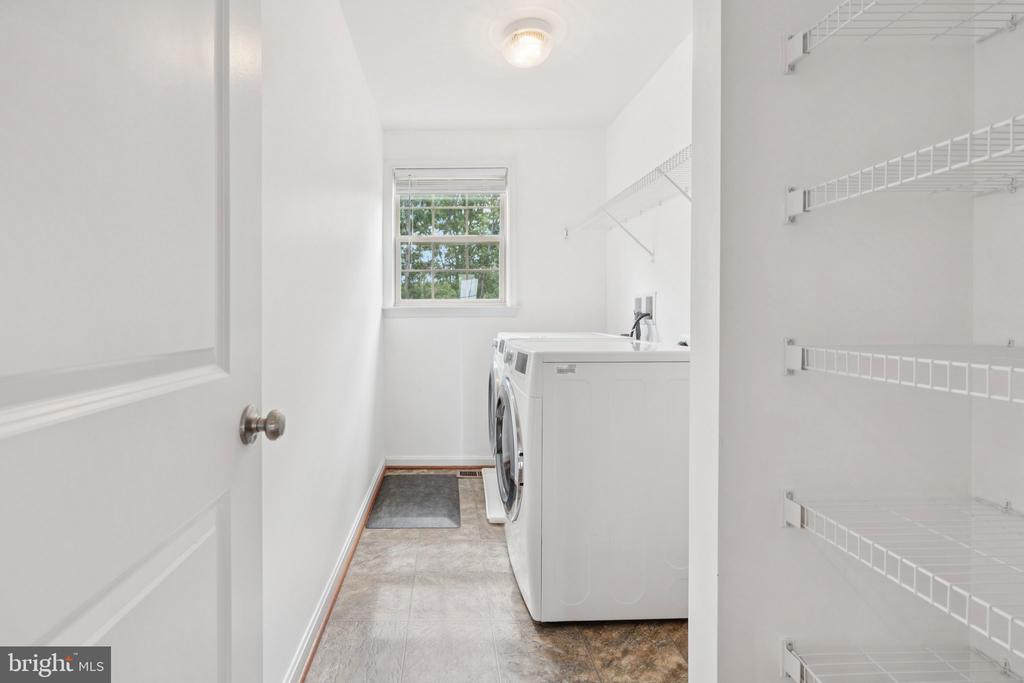 42121 OAK CREST CIRCLE