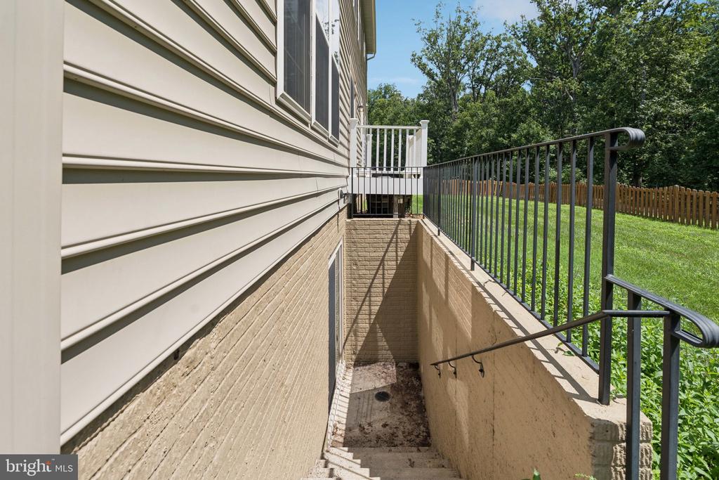 42121 OAK CREST CIRCLE
