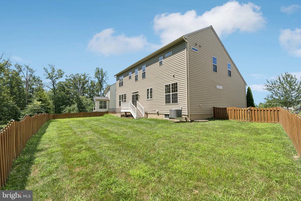 42121 OAK CREST CIRCLE