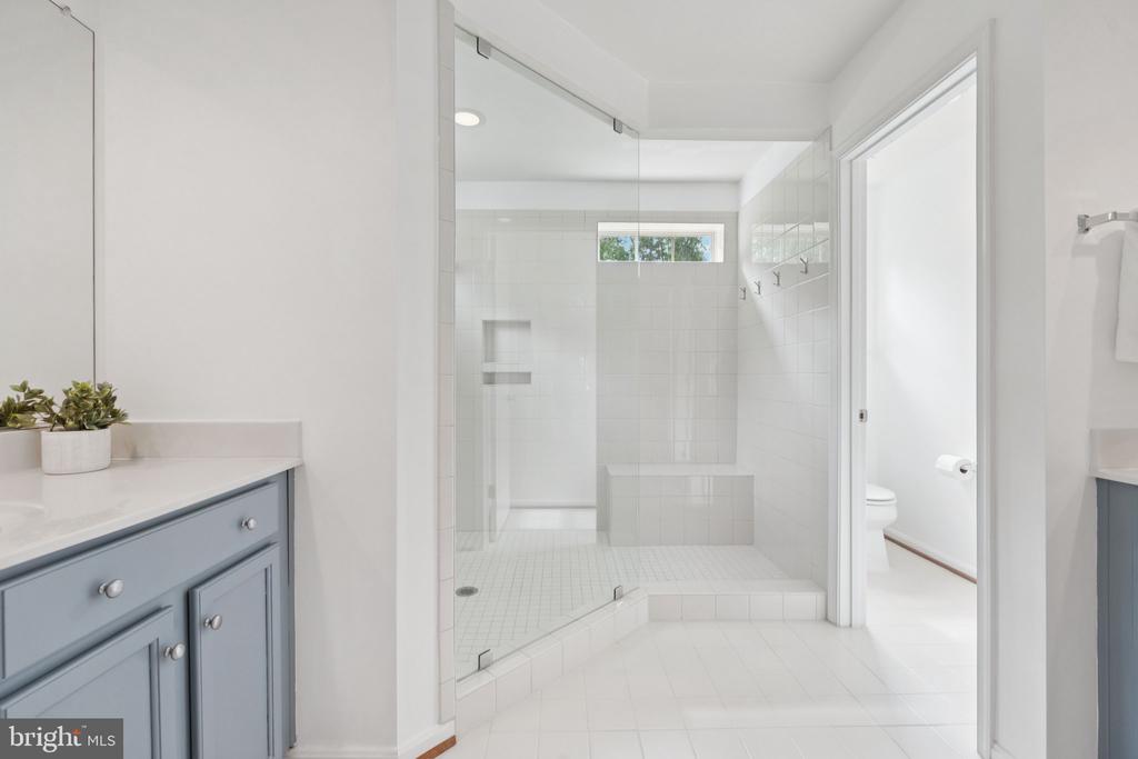 42121 OAK CREST CIRCLE
