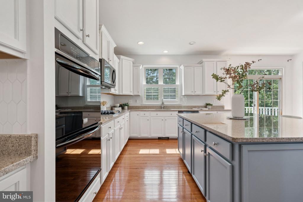 42121 OAK CREST CIRCLE