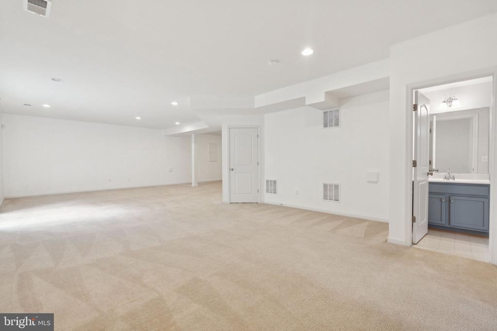 42121 OAK CREST CIRCLE