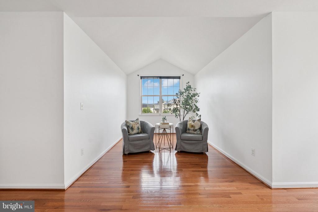 42121 OAK CREST CIRCLE