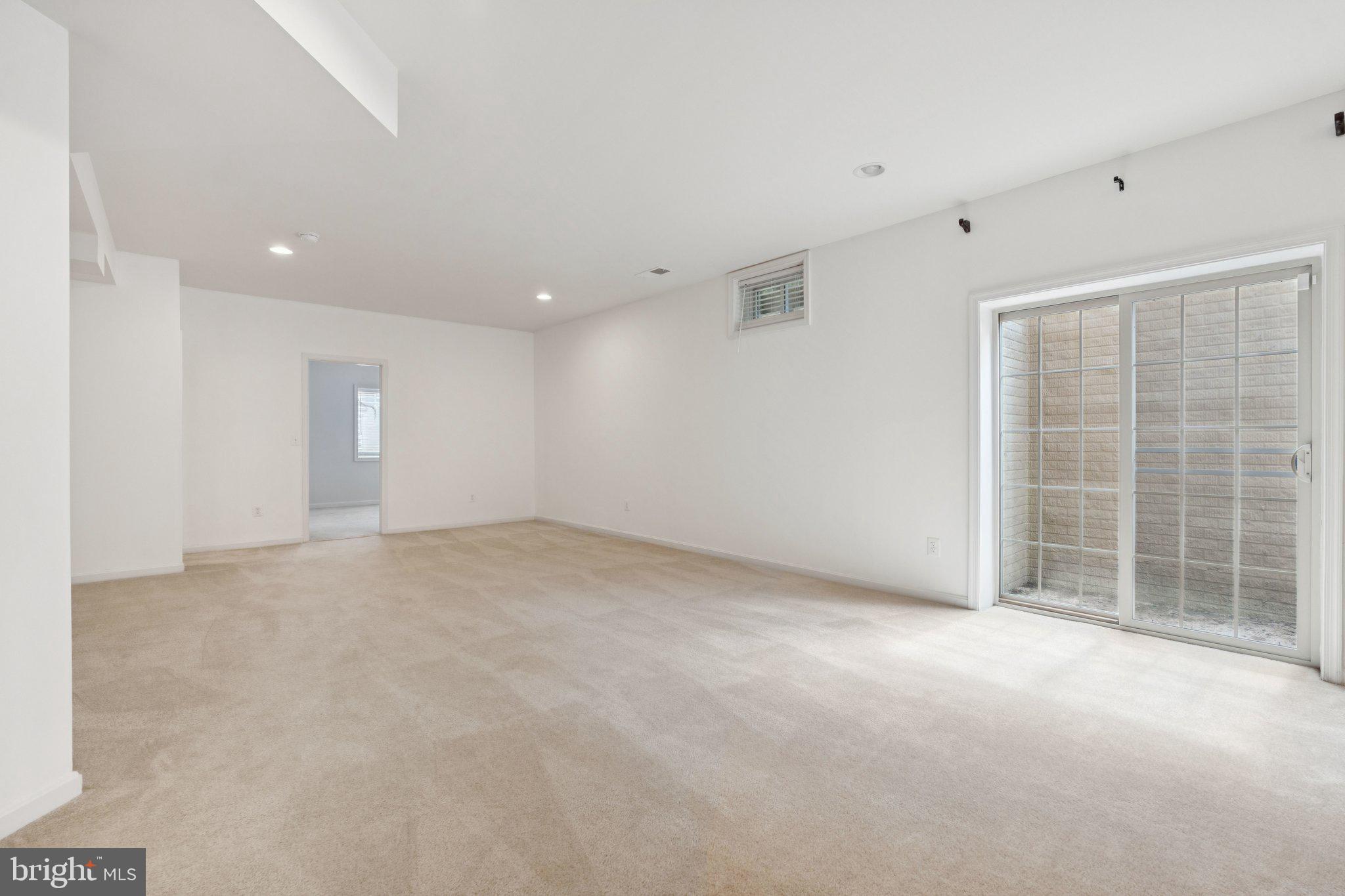42121 OAK CREST CIRCLE