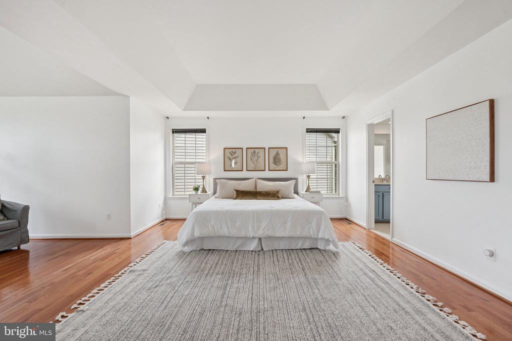42121 OAK CREST CIRCLE