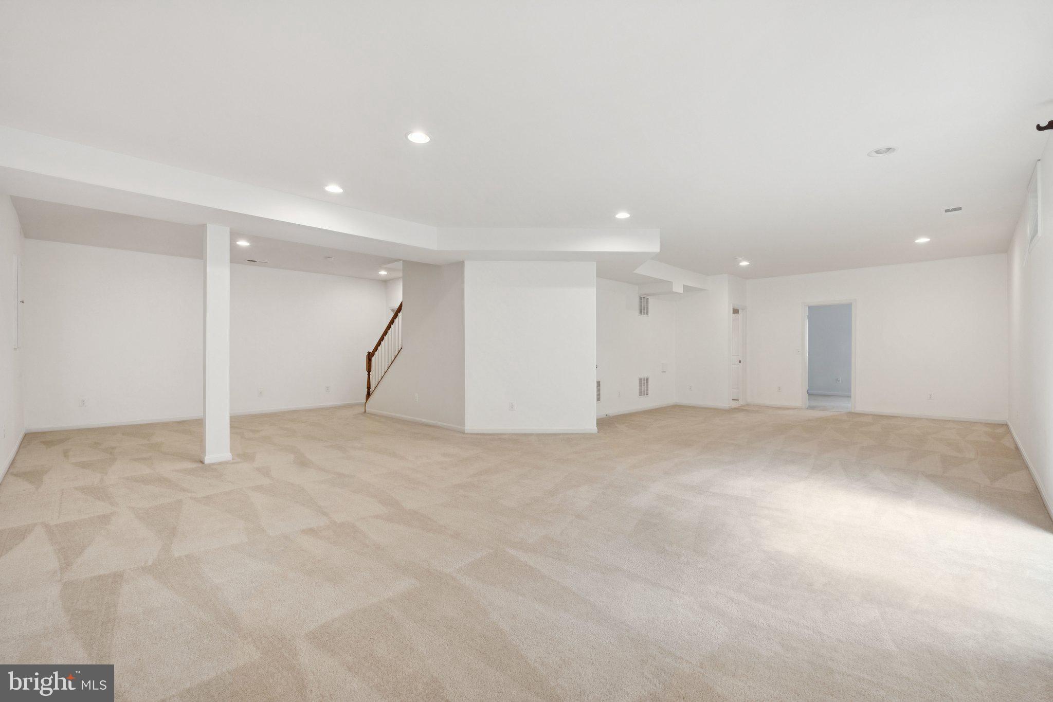 42121 OAK CREST CIRCLE