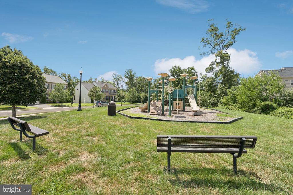 42121 OAK CREST CIRCLE
