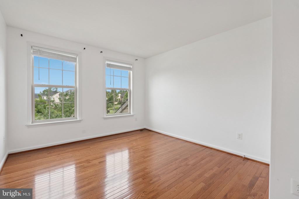 42121 OAK CREST CIRCLE