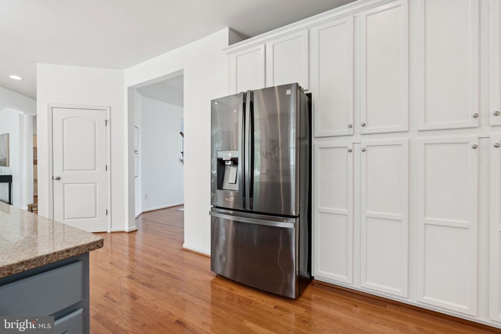 42121 OAK CREST CIRCLE