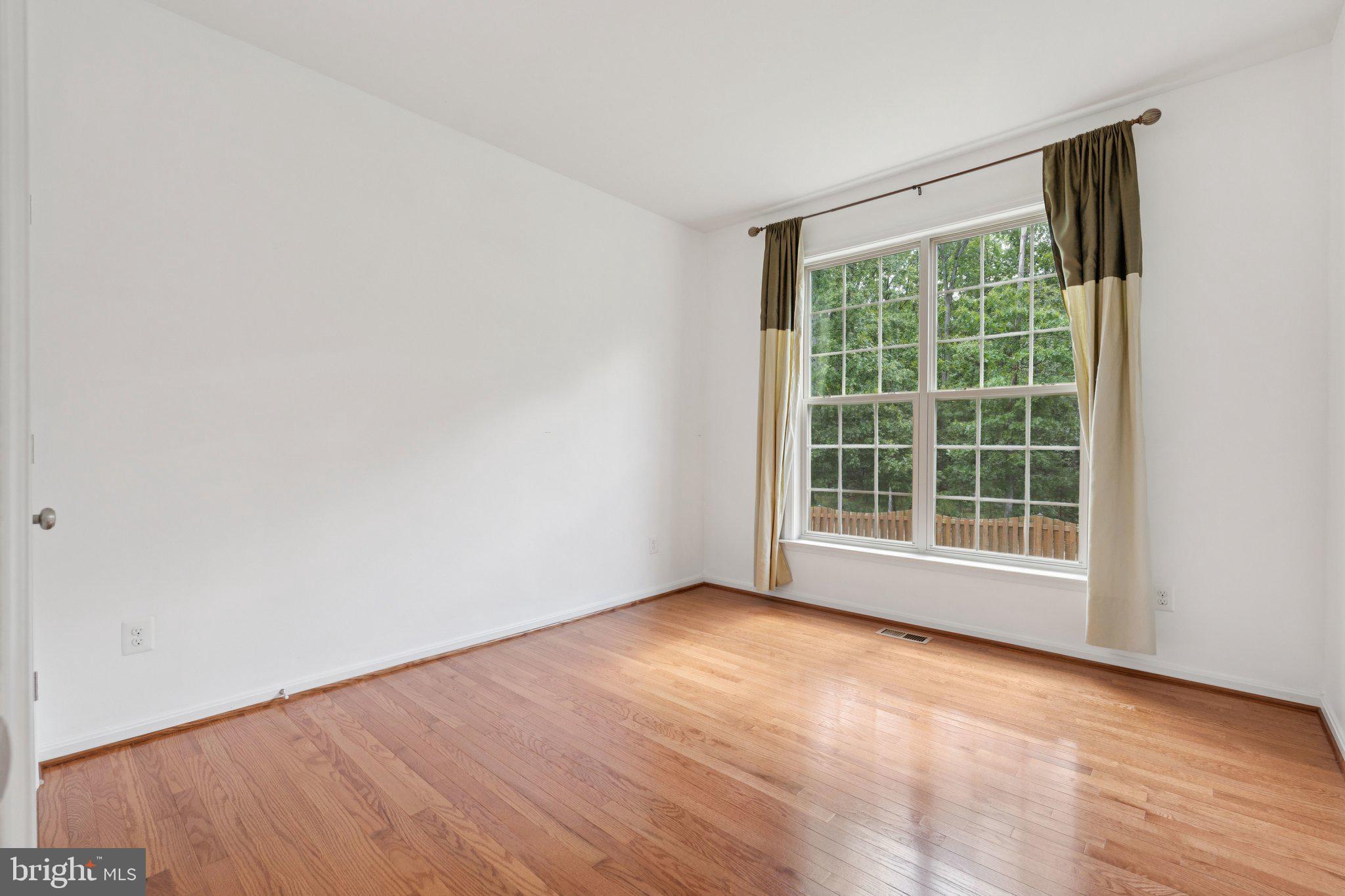 42121 OAK CREST CIRCLE